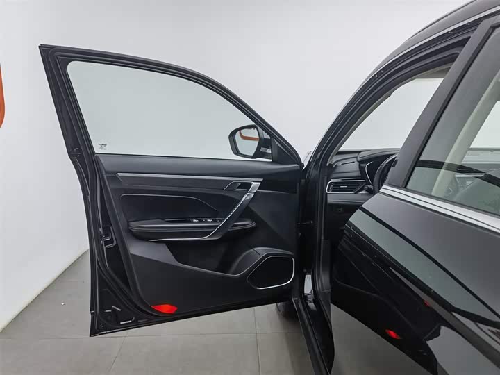 Фото 8 - Geely Atlas