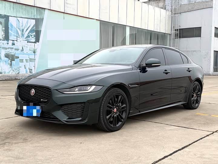 Фото 1 - Jaguar XE L