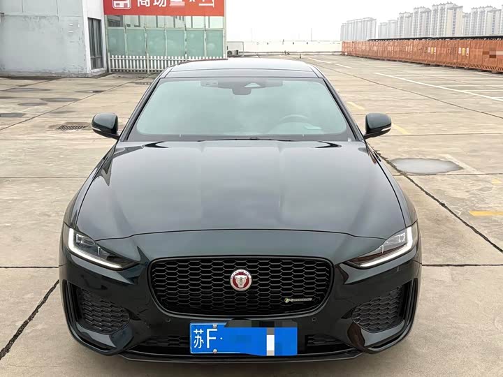 Фото 2 - Jaguar XE L