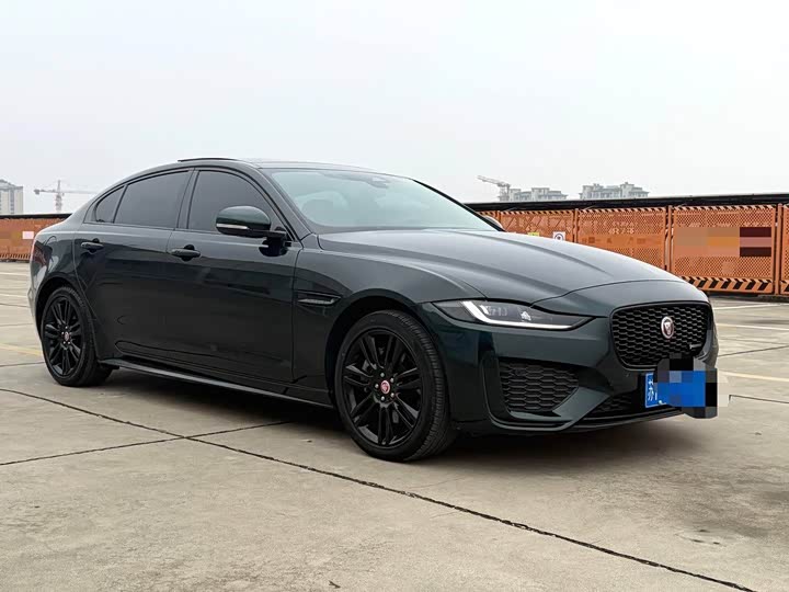 Фото 3 - Jaguar XE L
