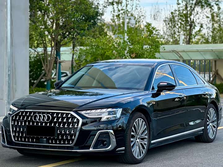 Фото 1 - Audi A8