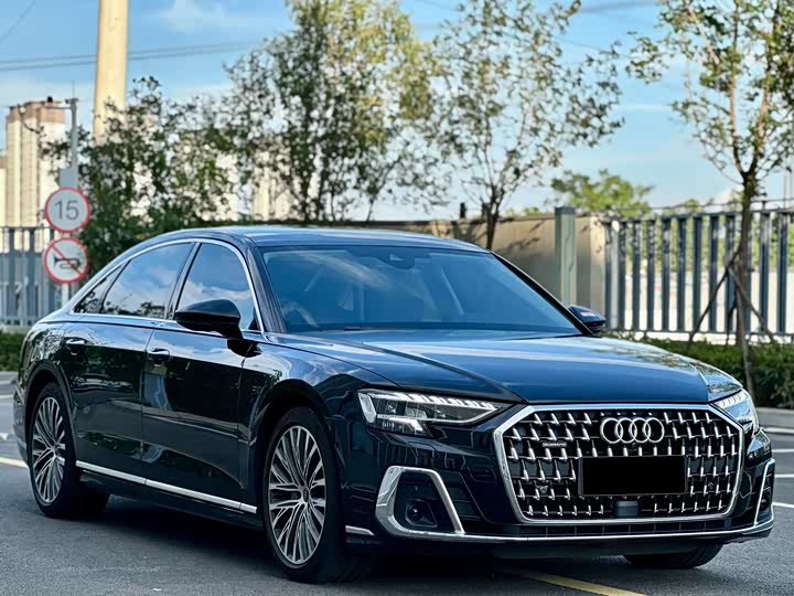 Фото 2 - Audi A8