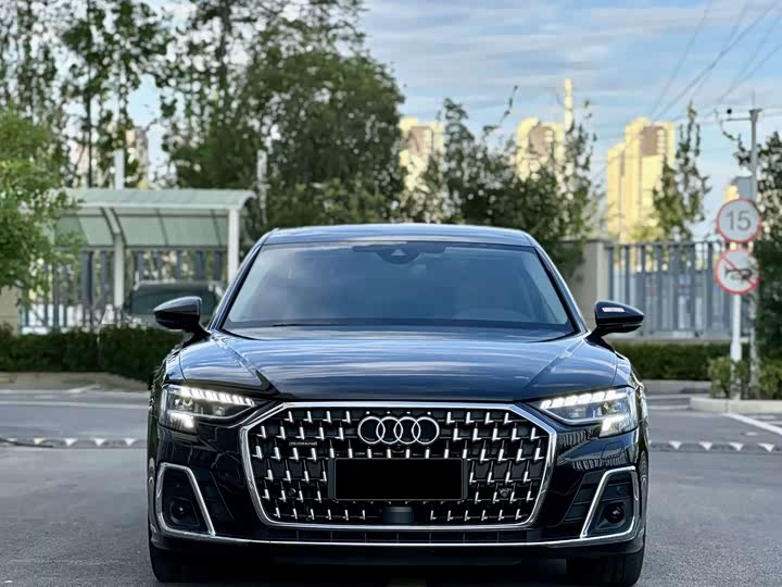 Фото 3 - Audi A8