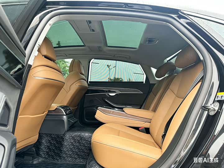 Фото 4 - Audi A8