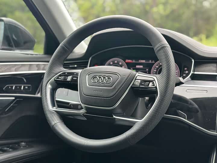 Фото 7 - Audi A8