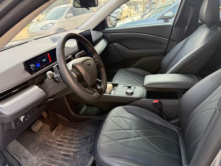 Фото 8 - Ford Mustang Mach-E