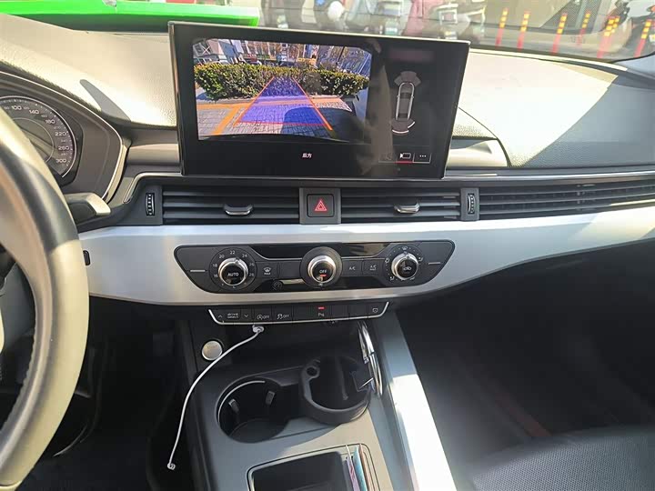 Фото 6 - Audi A4L