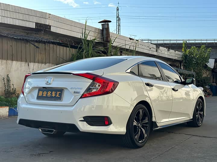 Фото 7 - Honda Civic