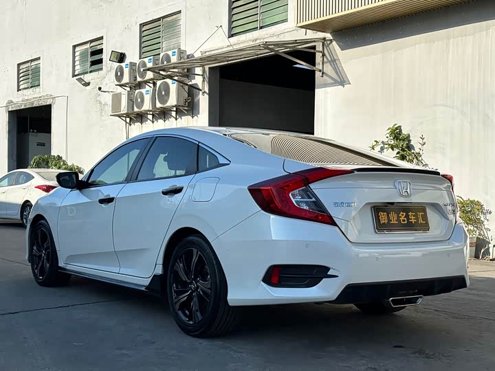 Фото 9 - Honda Civic