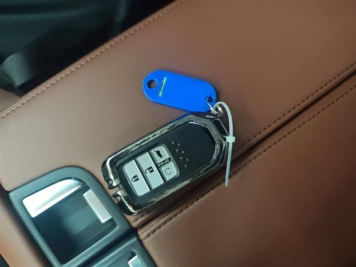 Фото 9 - Honda UR-V