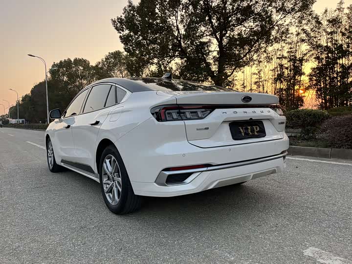 Фото 4 - Ford Mondeo