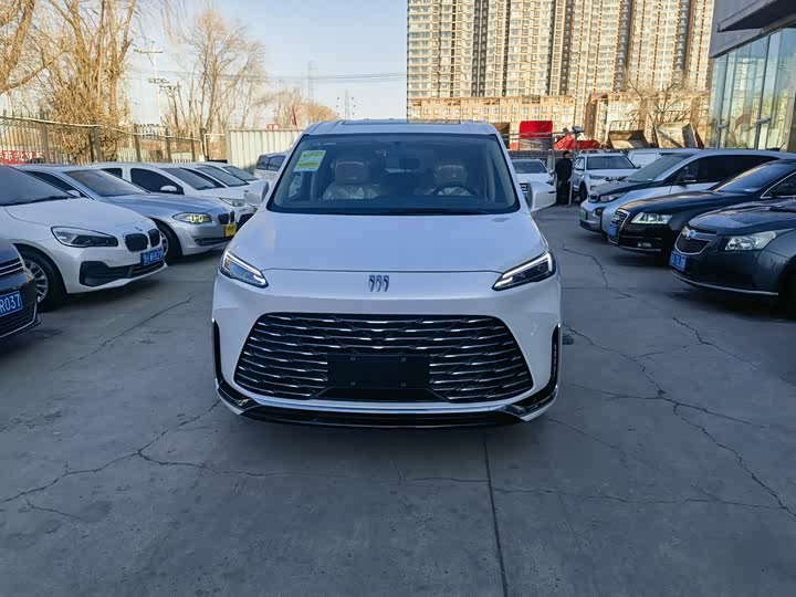 Фото 2 - Buick GL8 Hybrid