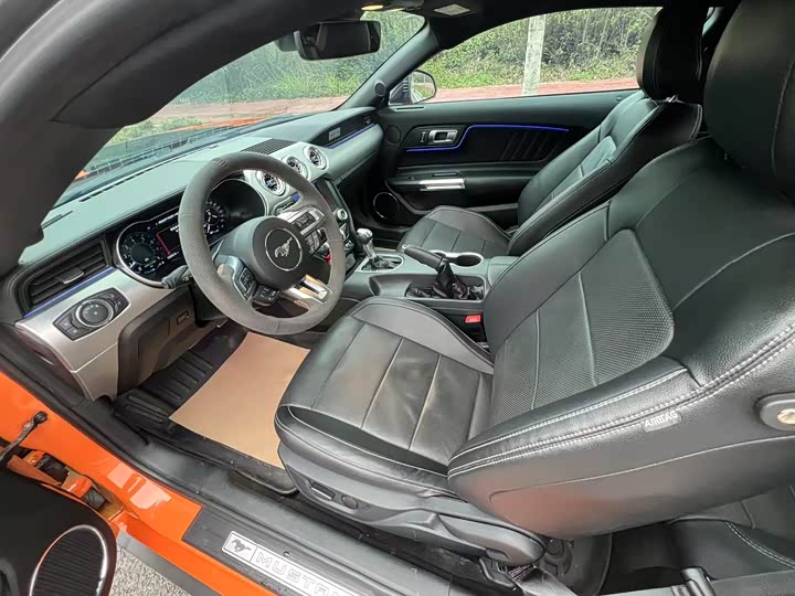 Фото 4 - Ford Mustang