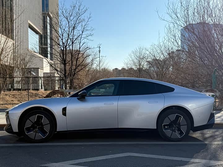 Фото 2 - XPeng P7