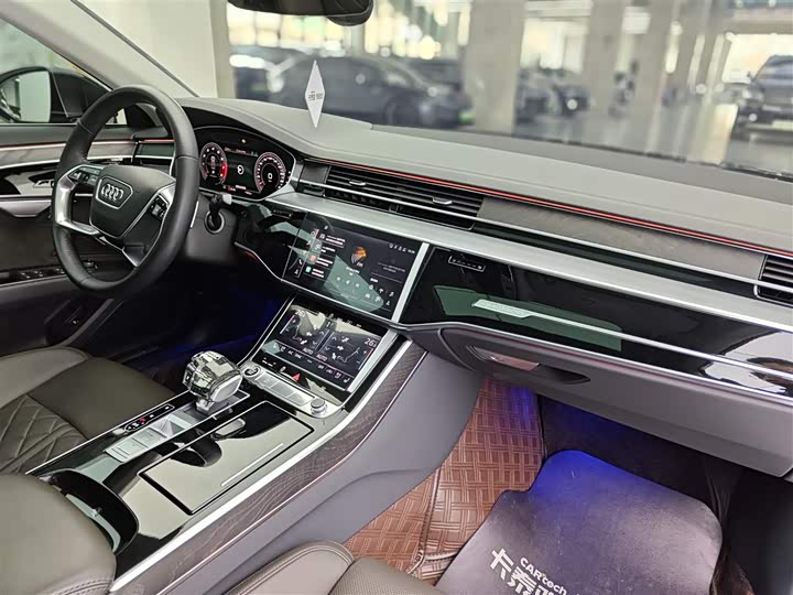 Фото 9 - Audi A8