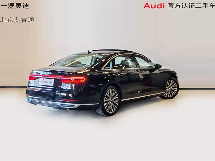 Фото 2 - Audi A8