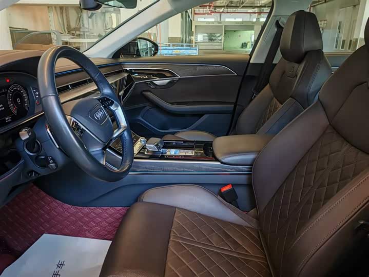 Фото 3 - Audi A8