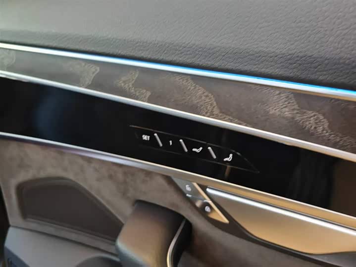 Фото 4 - Audi A8