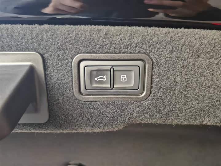 Фото 5 - Audi A8