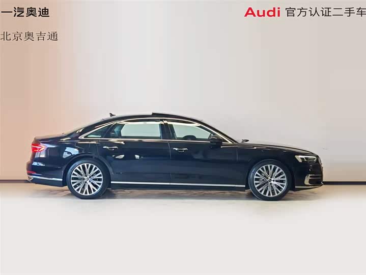 Фото 8 - Audi A8