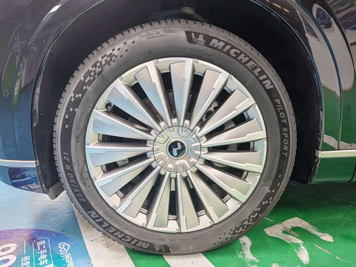 Фото 6 - Nio Onvo L90