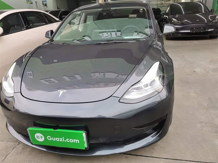 Фото 3 - Tesla Model 3