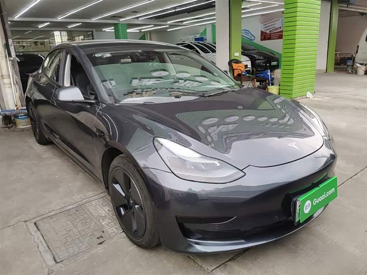 Фото 4 - Tesla Model 3