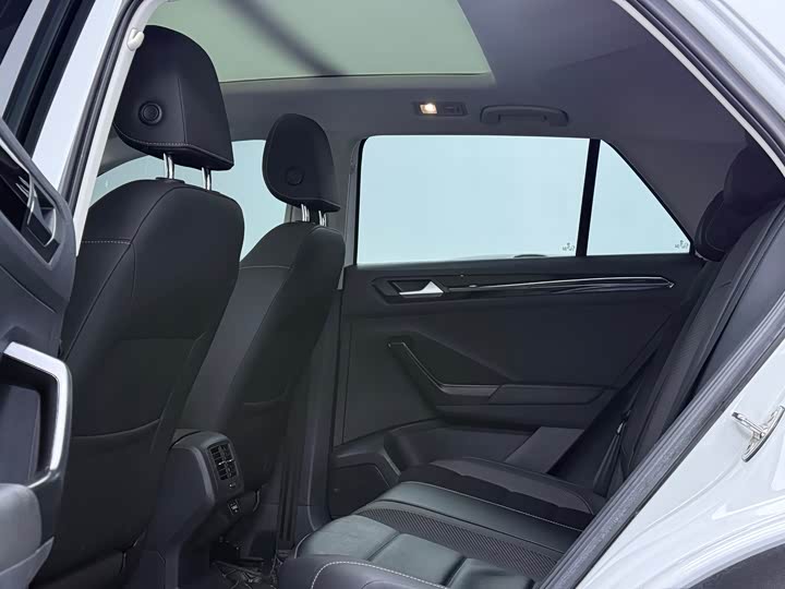 Фото 7 - Volkswagen T-Roc