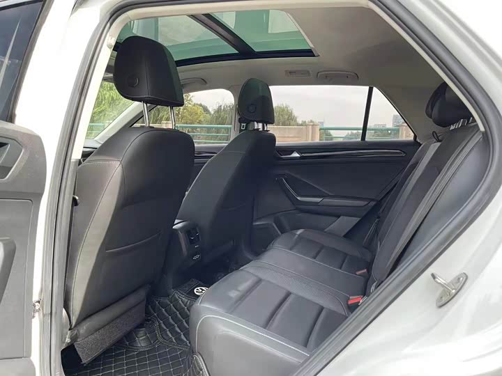 Фото 9 - Volkswagen T-Roc