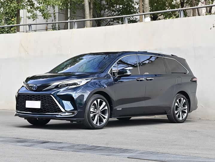 Фото 1 - Toyota Granvia