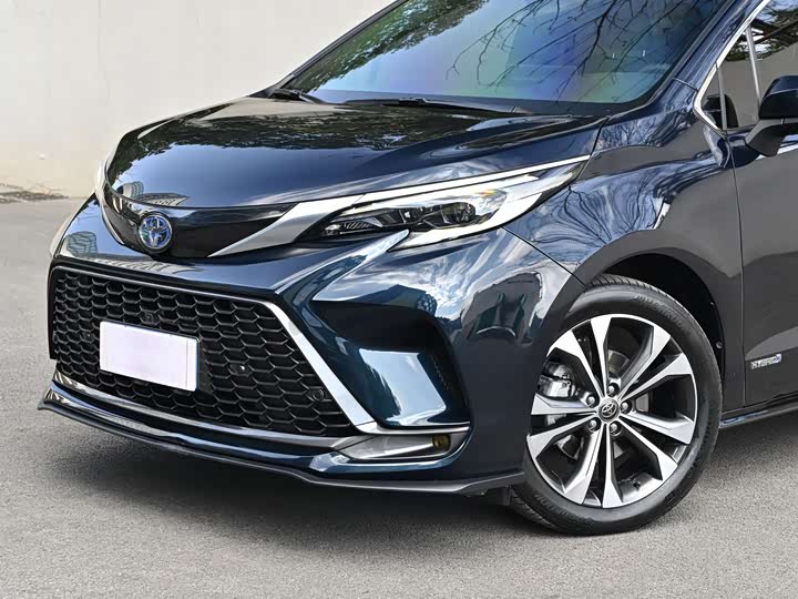 Фото 3 - Toyota Granvia