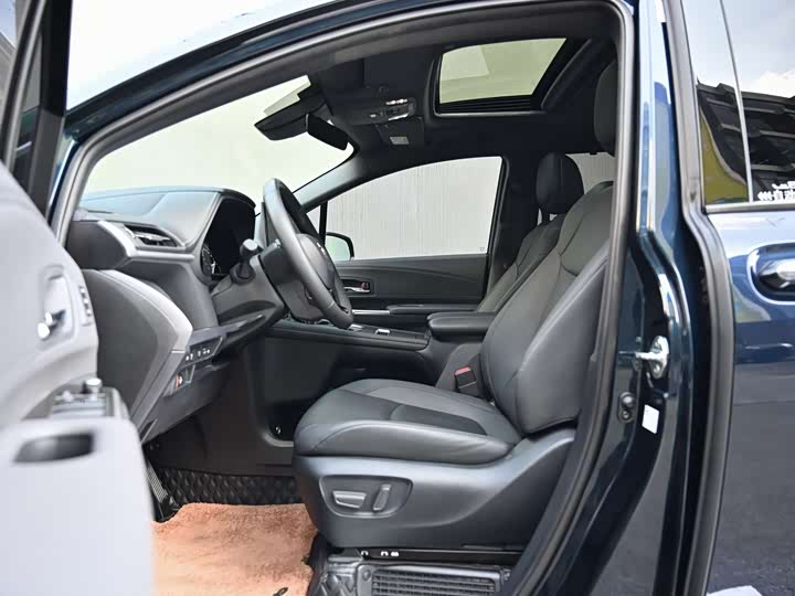 Фото 7 - Toyota Granvia