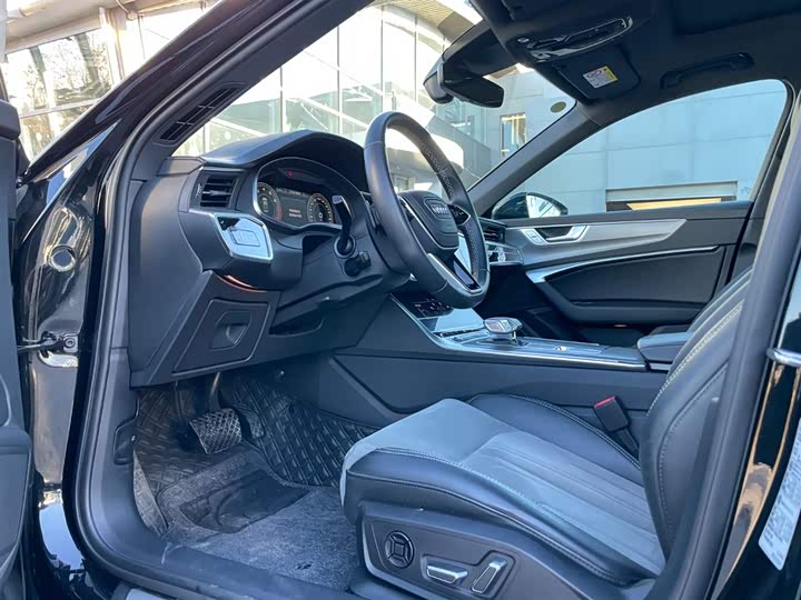 Фото 4 - Audi A6L