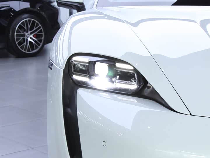 Фото 4 - Porsche Taycan