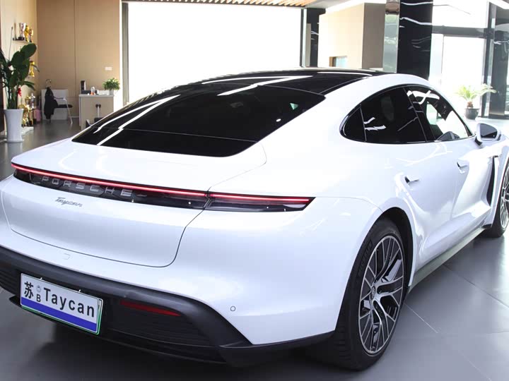 Фото 7 - Porsche Taycan