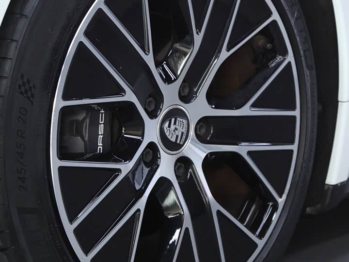 Фото 8 - Porsche Taycan