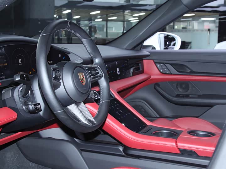 Фото 9 - Porsche Taycan