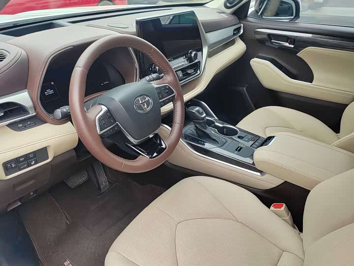 Фото 4 - Toyota Highlander