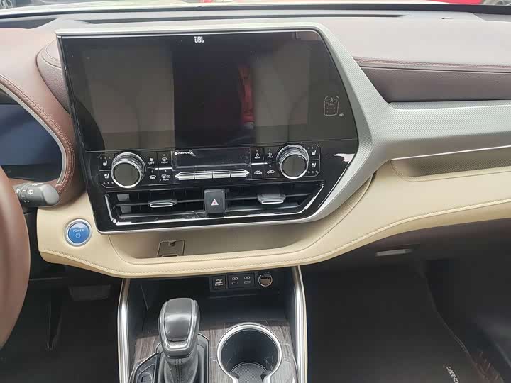 Фото 9 - Toyota Highlander