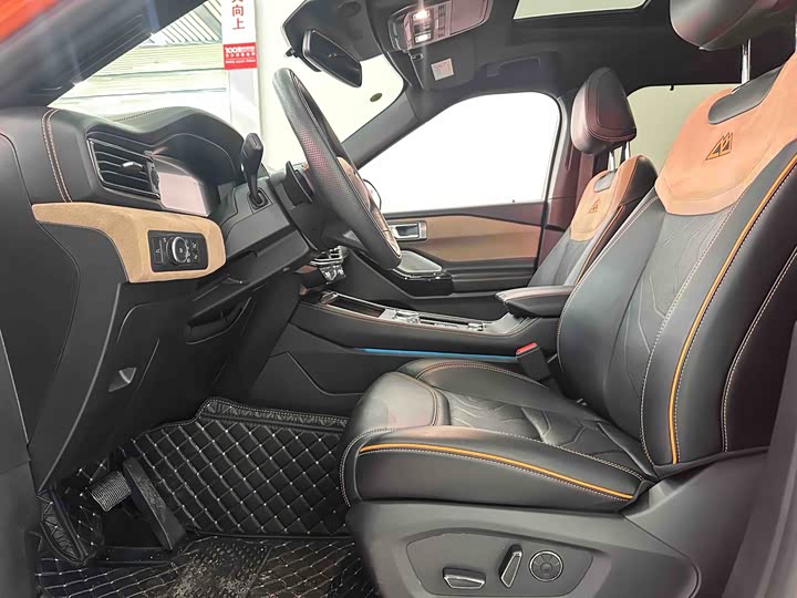 Фото 9 - Ford Explorer