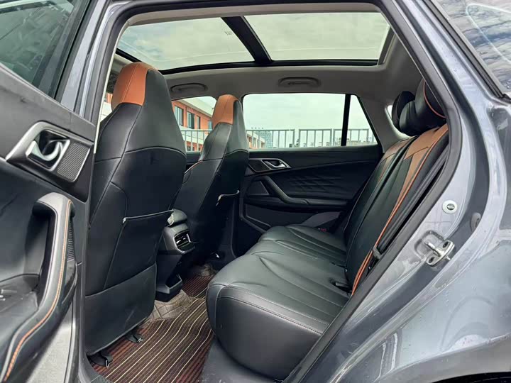 Фото 8 - Roewe RX5