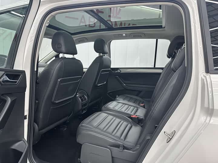 Фото 5 - Volkswagen Touran L