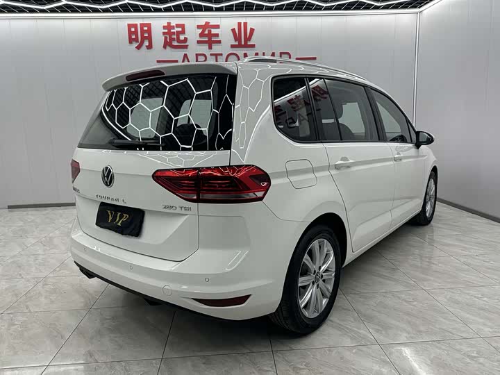 Фото 7 - Volkswagen Touran L