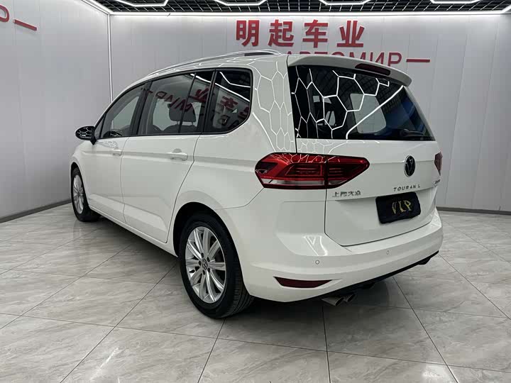 Фото 8 - Volkswagen Touran L