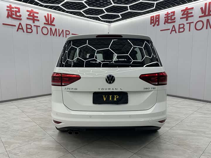 Фото 9 - Volkswagen Touran L