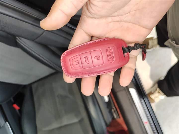 Фото 9 - Audi A6L