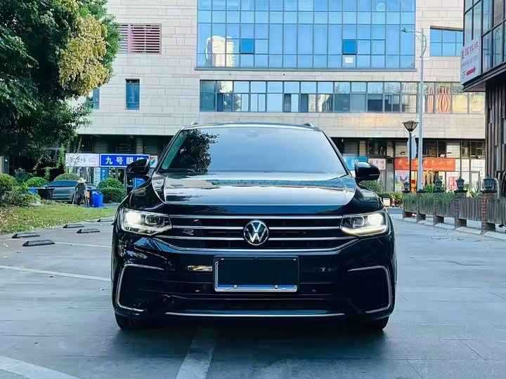 Фото 2 - Volkswagen Tiguan L Pro