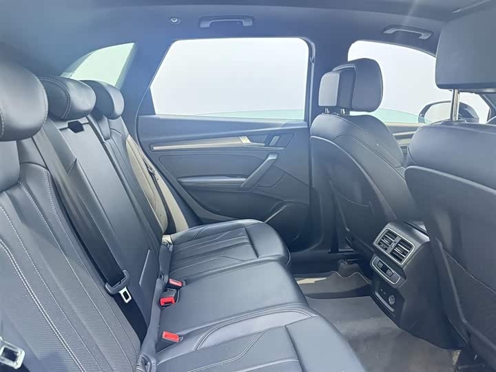 Фото 8 - Audi Q5L