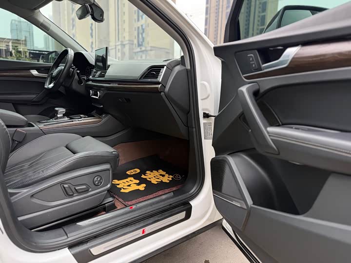 Фото 6 - Audi Q5L