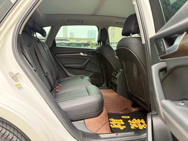 Фото 9 - Audi Q5L